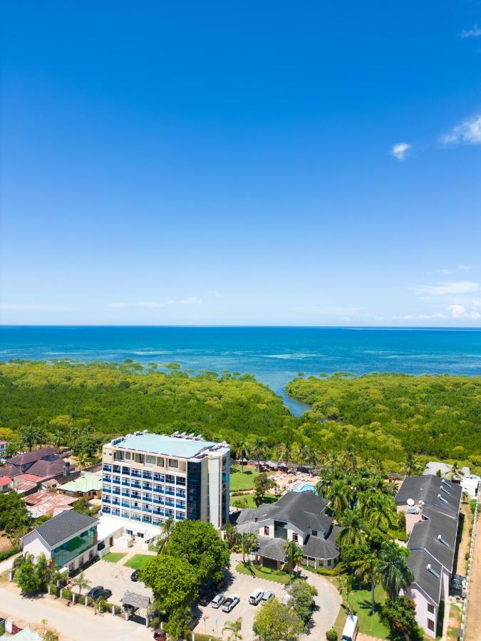 Tanga Beach Resort & Spa Exterior photo