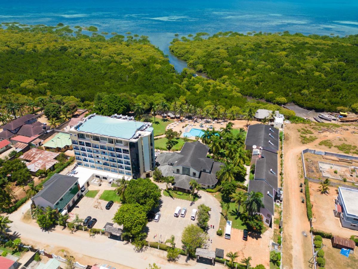 Tanga Beach Resort & Spa Exterior photo